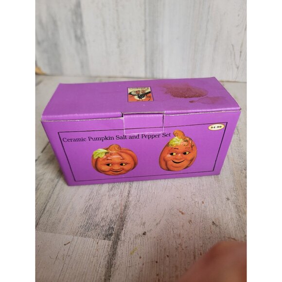 Vintage anthropomorphic pumpkin salt pepper shaker Halloween set decor - Picture 7 of 7